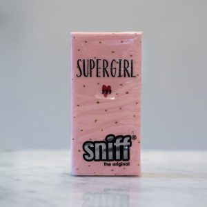 Mouchoir_sniff_supergirl